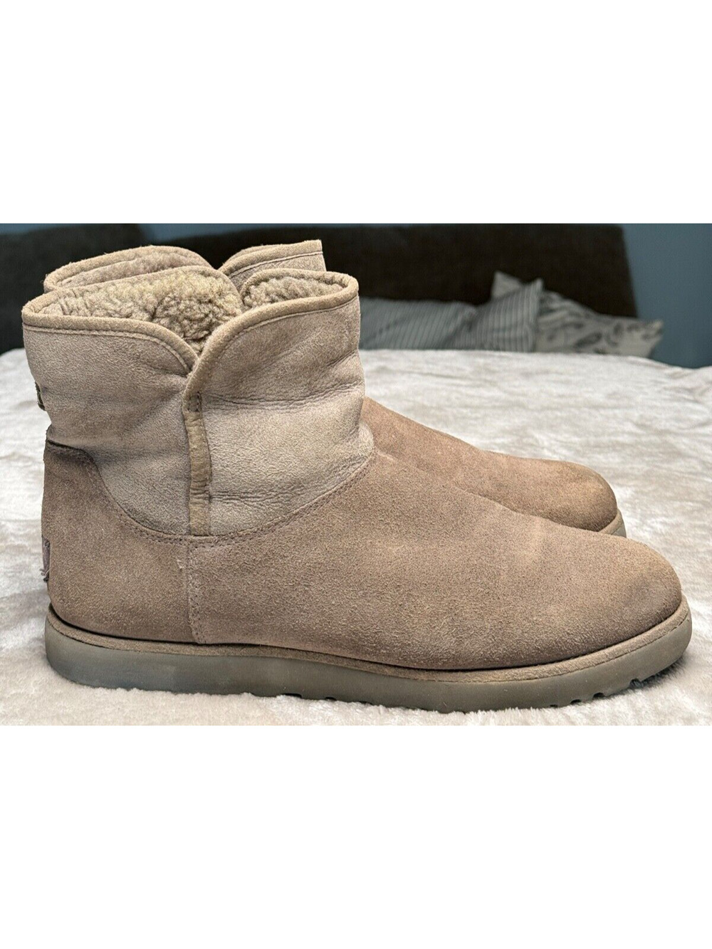 UGG Cory Suede Sheepskin Winter Ankle Boots Taupe Gray Womens Size 9 1013437